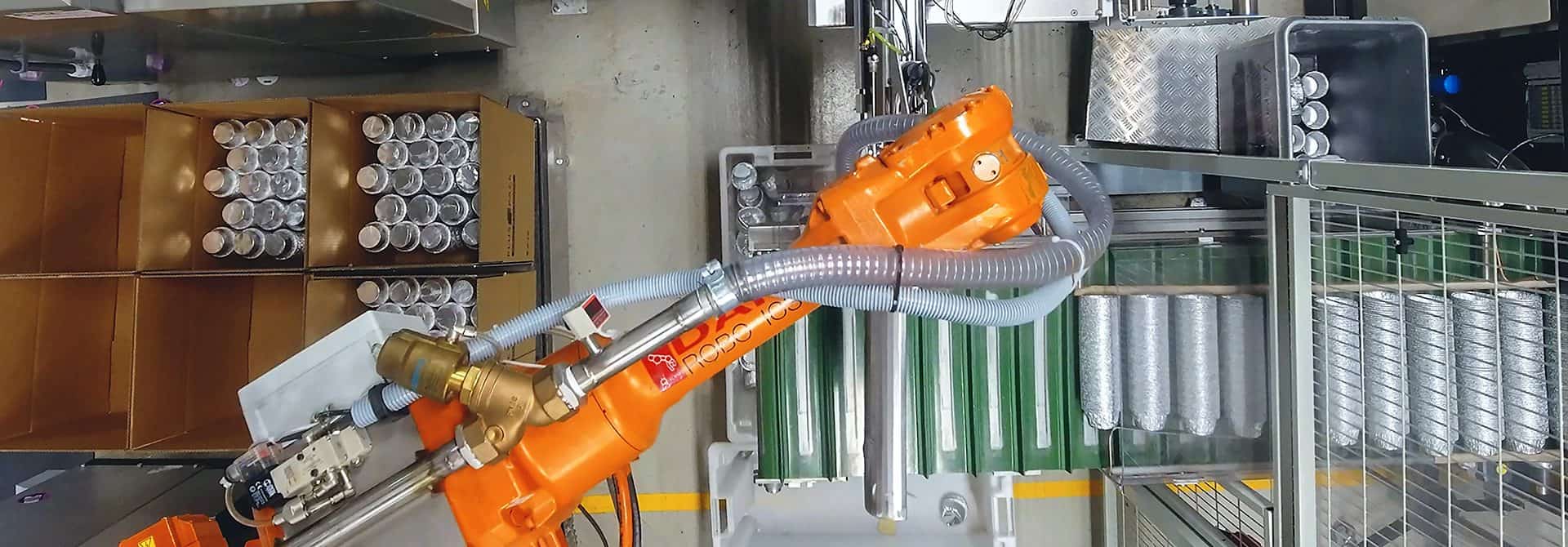 Roboter löst das Problem der Schleifarbeiten bei Plus Pack A/S
